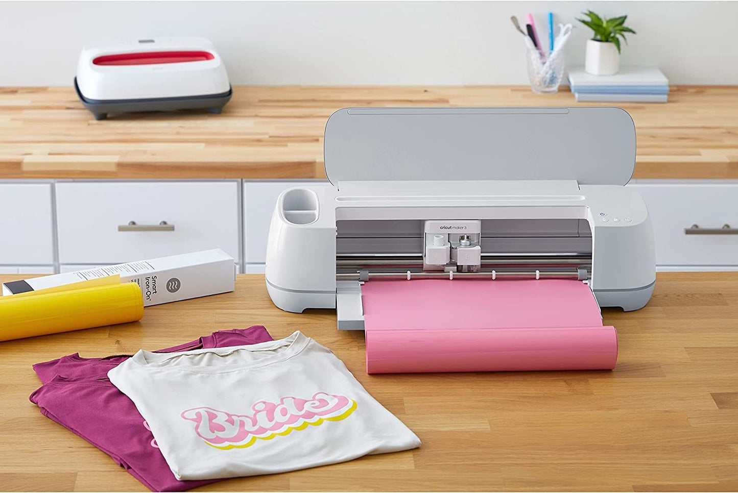 Cricut Smart Iron On Vinyl for Cricut Maker 3 & Cricut Explore 3 Cutting Machines, Quick Matless Cutting, Outlast 50+ Washes, Heat Transfer Vinyl for Jerseys, Apparel & More, Black (13 in x 3 ft)